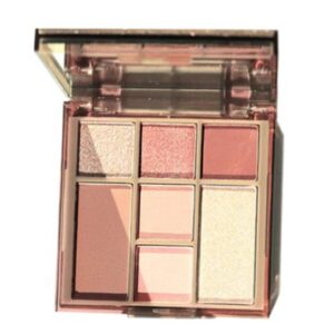 Savršena all – in – one on – the go Infinit paleta za kreiranje prirodnih ili glamuroznih izgleda u svim situacijama. Štedi prostor, a daje brojne praktične make up mogućnosti. Harmonična kombinacija mat i sjajnih nijansi idealna za transformisanje,konturisanje i naglašavanje lica. Sadrži: Tri nijanse senke za oči dizajnirane kako bi se lako blendale i kreirale različite stilove. Sa konturom definišite i istaknite lice. Bilo da preferirate roze ili breskva tonove,ova će rumenila doneti dozu boje i živosti na obraze. Zablistajte poput zvezde uz ovaj highlighter.