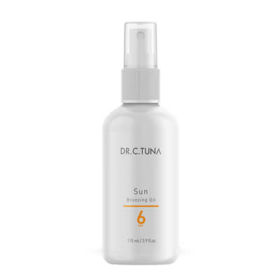 Jedan od bestseller proizvoda.  Ulje za brže tamnjenje, SPF 6, 115 ml. Zahvaljujući posebnoj formuli obogaćenoj uljima baobaba, tamanua i šargarepe i vitaminom E, priprema kožu za bržu i trajniju preplanulost, dok istovremeno pomaže koži da ostane vlažna i svilenkasta. Upotreba: Obilno i ravnomerno nanesite na sva područja 15 minuta pre izlaganja suncu. Ponovno nanositi u ćestim intervalima i nakon plivanja ili sušenja peškirom. Čuvati izvan domašaja dece. Izbegavati kontakt s očima. SAVET + - za osobe svetlijeg tena, preporučuje se izlaganje suncu nakon mazanja ulja u ranijim prepodnevnim satima ili kasnim popodnevnim, dok se ne dobije podloga.  Proizvod nije namenjen korišćenju u solarijumima.