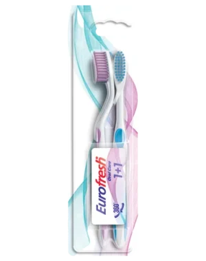 Besprekorno čisti zubi uz Eurofresh četkice. Sistem srednje tvrdih una- krsnih vlakana omogućava efektno čišćenje čak i prostora između zuba. Ergonomski oblikovana drška četkice prekrivena je gumom kako četkica ne bi klizala iz ruke.