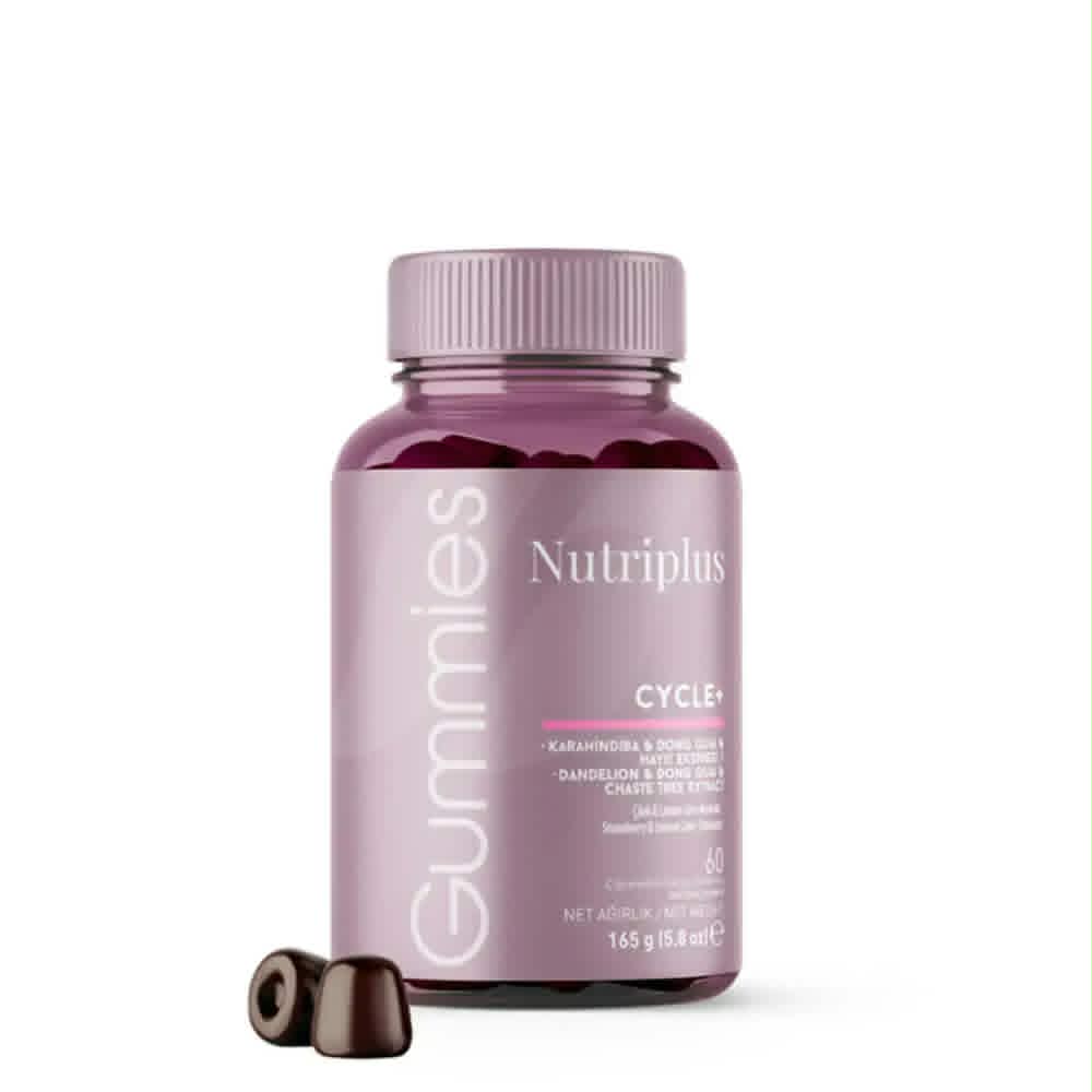 Nutriplus Cycle+ Gummies – prirodna podrška ženama tokom menstrualnog ciklusa. Nutriplus Cycle+ Gummies su dodatak ishrani u obliku ukusnih gumenih bombona sa ukusom jagode, posebno formulisan za podršku ženskom zdravlju tokom menstrualnog ciklusa. Pažljivo odabrana kombinacija biljnih ekstrakata, vitamina i gvožđa pomaže u ublažavanju neprijatnosti tokom menstruacije, doprinosi hormonskoj ravnoteži i smanjenju umora. Jedna porcija sadrži: 160 mg ekstrakta maslačka (Taraxacum officinale), 50 mg ekstrakta Dong Quai (Angelica sinensis), 40 mg ekstrakta čednog drveta (Vitex agnus-castus), 40 mg ekstrakta lavande (Lavandula angustifolia), 10 mg vitamina B6, 2,2 mg gvožđa, 2 mg vitamina B1, 2 mg vitamina E. Prednosti proizvoda: Pruža prirodnu podršku tokom menstrualnog ciklusa. Vitamin B6 doprinosi regulaciji hormonske aktivnosti. Gvožđe doprinosi normalnom stvaranju crvenih krvnih zrnaca i hemoglobina, kao i smanjenju umora i iscrpljenosti. Biljni ekstrakti tradicionalno se koriste za podršku menstrualnoj udobnosti i emocionalnoj ravnoteži. Sa inulinom i pektinom. Bez dodatog šećera, zaslađeno maltitolom, sorbitolom i steviol glikozidima. Prijatan ukus jagode. Način upotrebe: Uzeti 1 gumenu bombonu dva puta dnevno. Napomene: Ne prekoračivati preporučenu dnevnu dozu. Dodatak ishrani nije zamena za raznovrsnu i uravnoteženu ishranu i zdrav način života. Poseban oprez preporučuje se trudnicama, dojiljama i osobama koje uzimaju lekove. Čuvati van domašaja dece.
